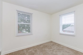 869 36th Street 1-2 Beds Apartment for Rent - Photo Gallery 6