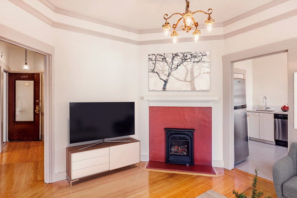 1465 Living room photo #3