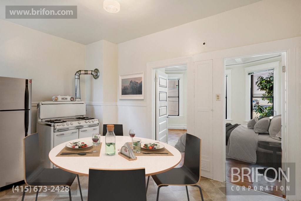 Dine in Kitchen Large with Gas Range