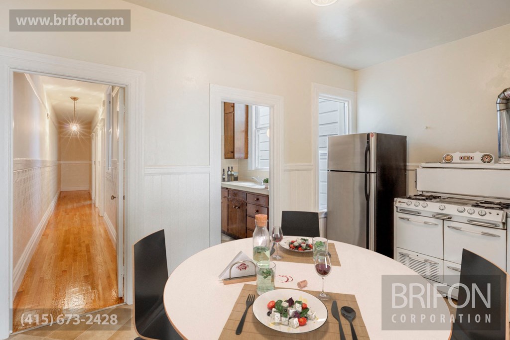 Large Dine in Kitchen Stainless Steal Refrigerator