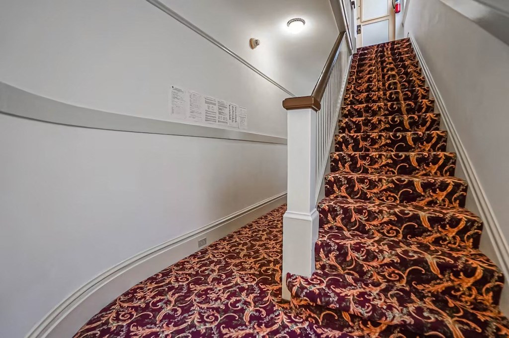 1278 Jackson (Staircase)