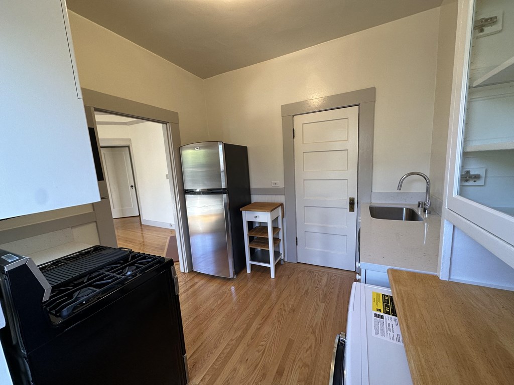 1465 Kitchen Photo #4