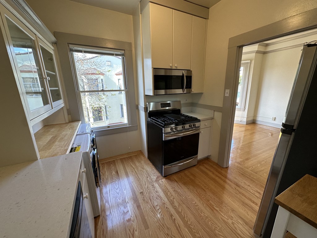 1465 Kitchen Photo #2