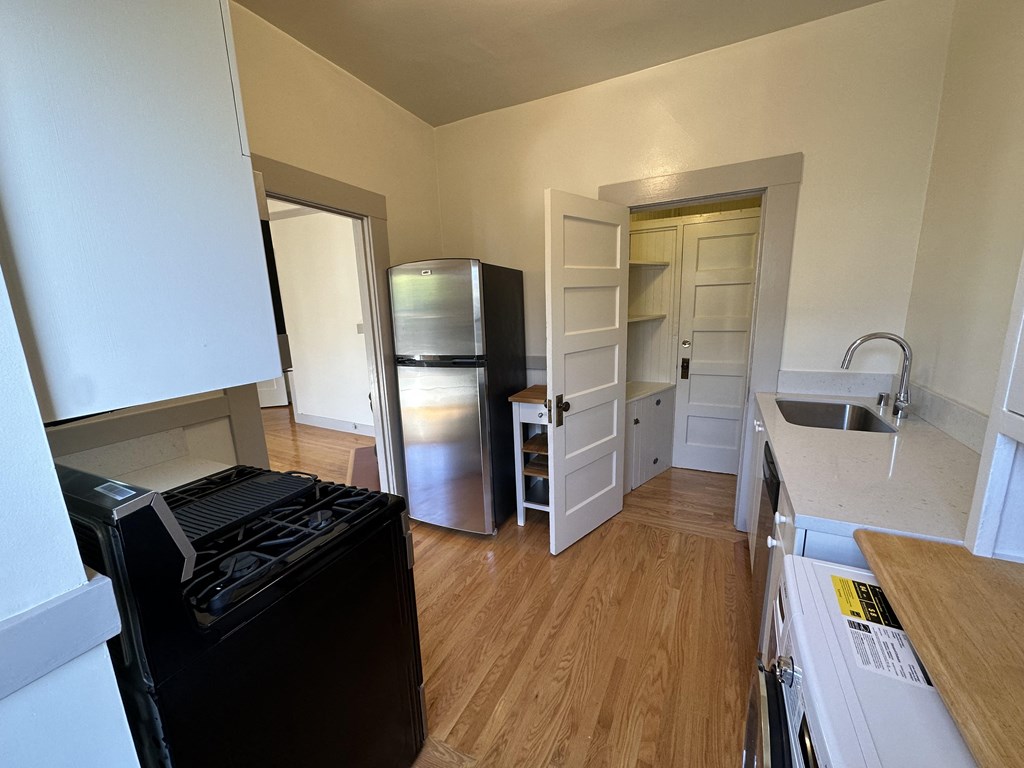 1465 Kitchen Photo #3