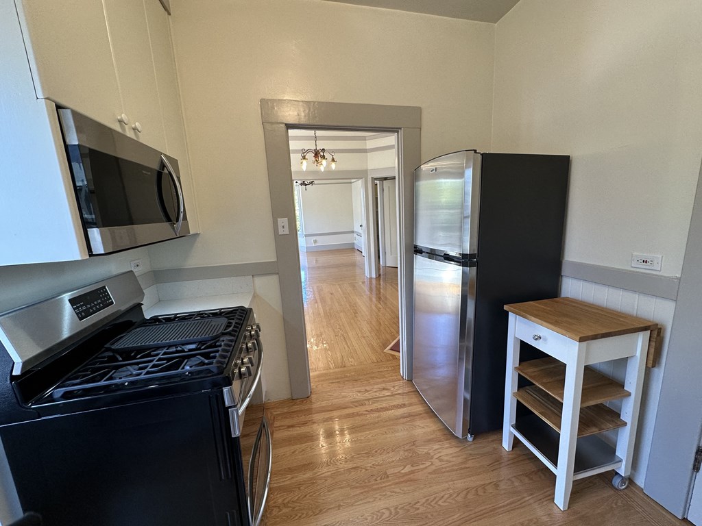 1465 Kitchen Photo #5