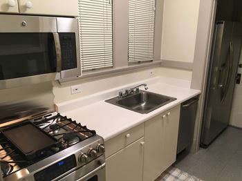1278 Jackson unit 2 kitchen