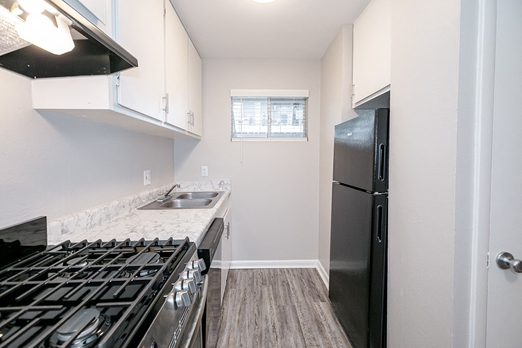 Fully Equipped Kitchen With Modern Appliances at Arbor Pointe at Hillcrest, Little Rock, AR, 72205