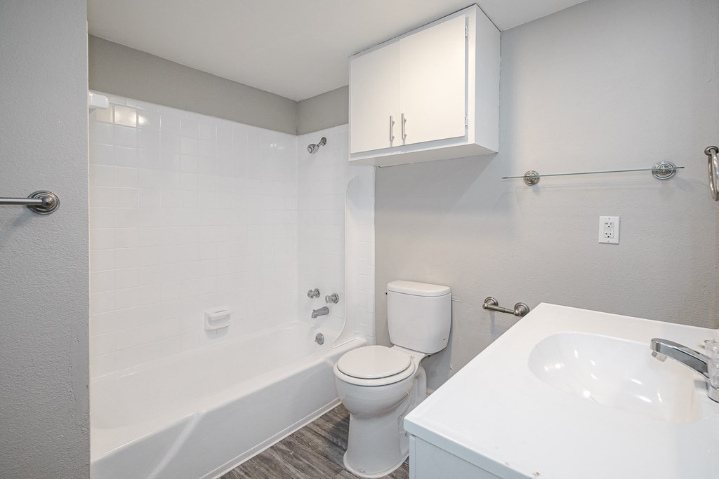 Bathroom With Bathtub at Arbor Pointe at Hillcrest, Arkansas, 72205