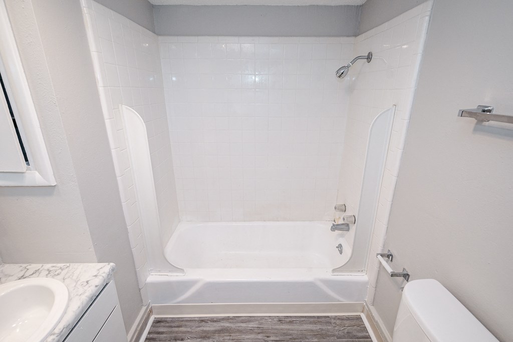 Soaking Tubs With Ceramic Tile at Arbor Pointe at Hillcrest, Little Rock