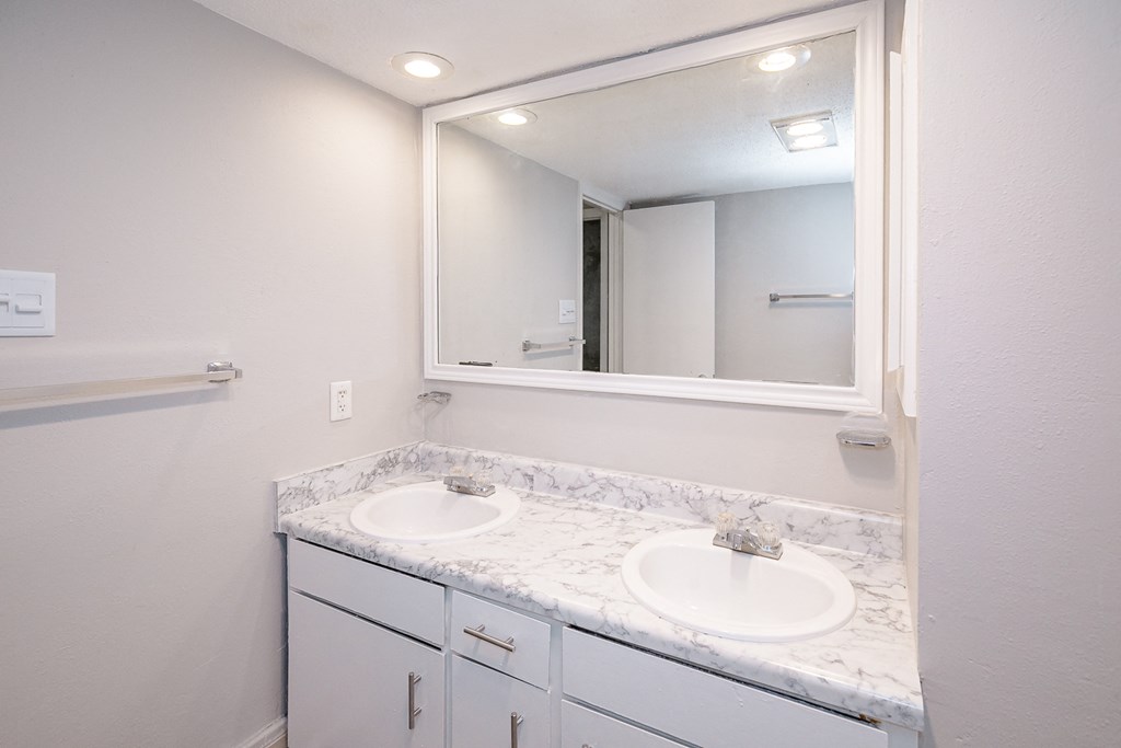Bathroom With Vanity Lights at Arbor Pointe at Hillcrest, Little Rock, Arkansas
