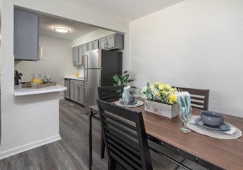 Dining Room and Kitchen RiverHouse - Photo Gallery 4