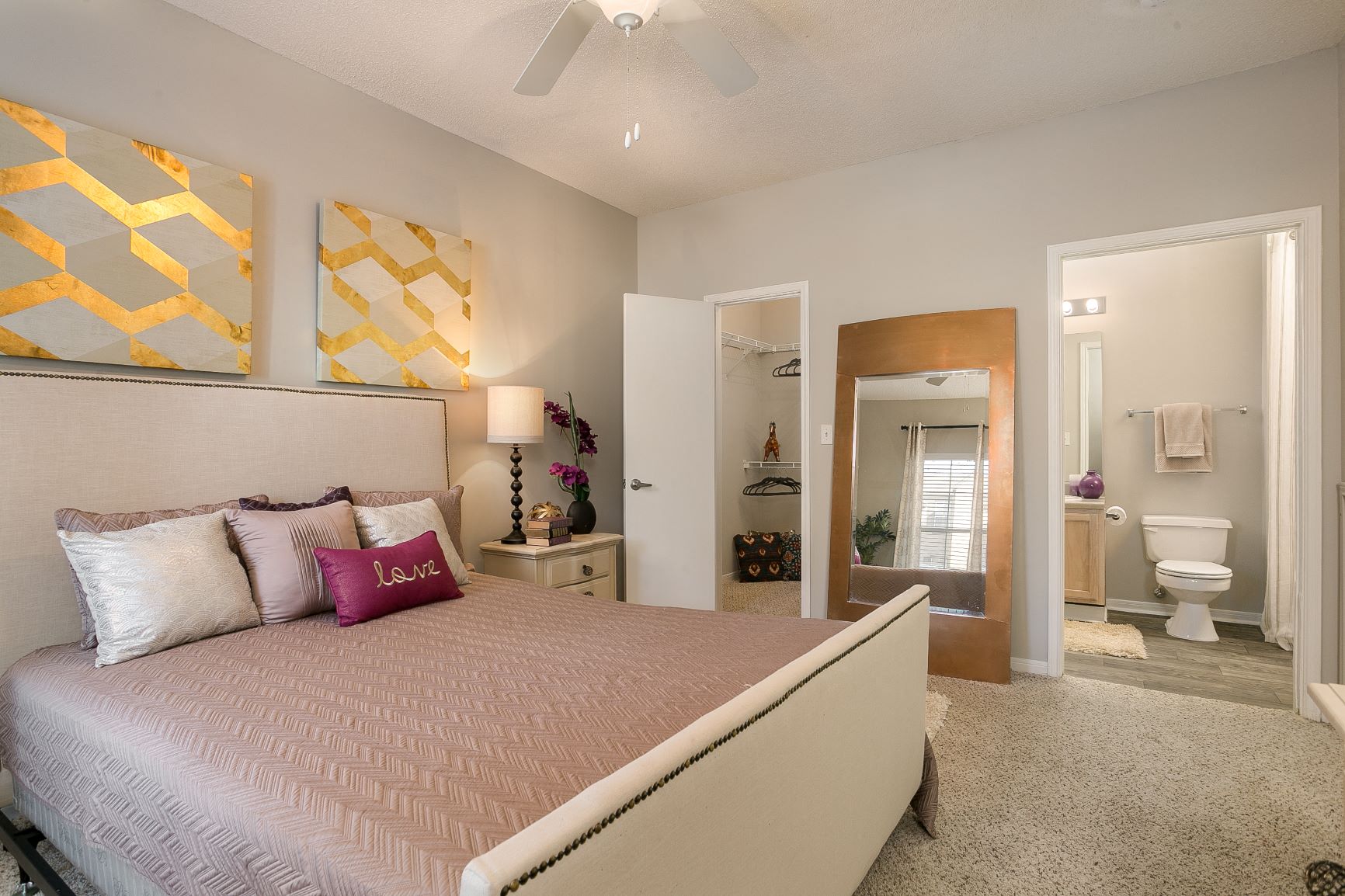 Primary Bedroom with en-suite bath at Village at Caldwell Mill Apartments in Birmingham, Alabama