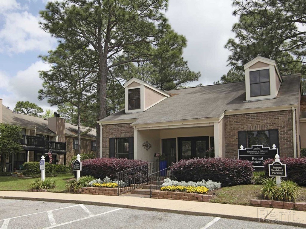 clubhouse and leasing office at The Oakley at Hillcrest in Mobile, AL