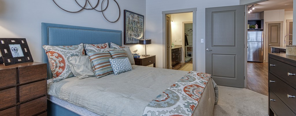 Spacious Bedrooms with Natural Light at 4700 Colonnade Apartments in Birmingham, AL