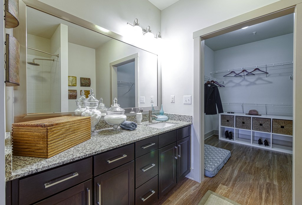En-suite Bathrooms with Granite Countertops at 4700 Colonnade Apartments in Birmingham, AL