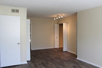 925 Beacon Pkwy 1-3 Beds Apartment for Rent - Photo Gallery 9