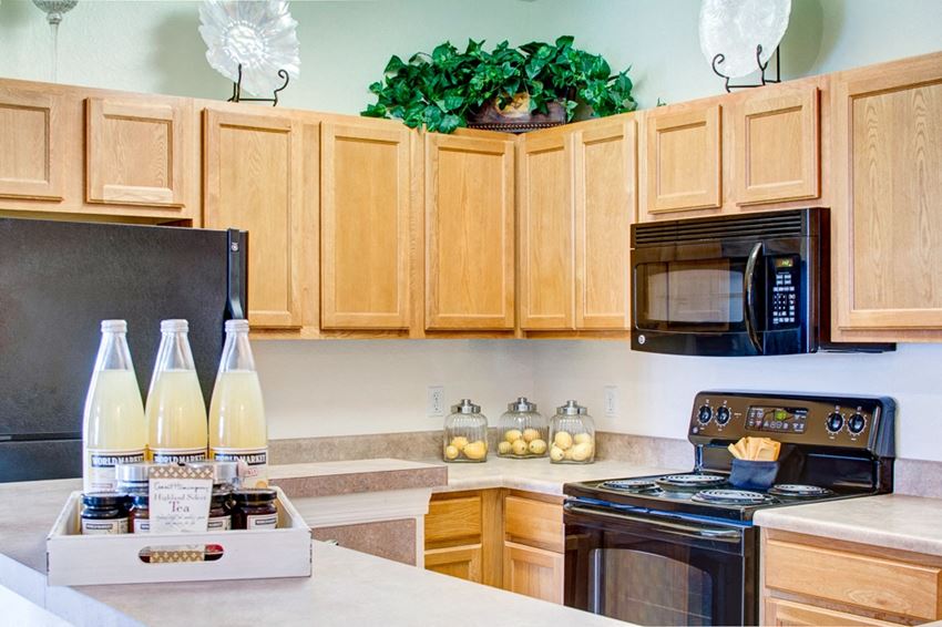 black appliances at Legacy at Crystal Lake Apartments in Port Orange, Florida ample cabinet space at Legacy at Crystal Lake Apartments in Port Orange, Florida - Photo Gallery