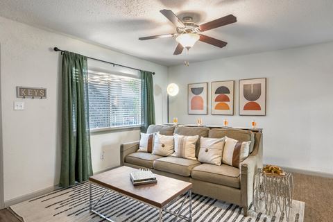 Living room with ceiling fan at Retreat at Brightside Apartments in Baton Rouge, LA