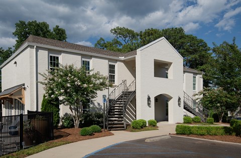 building exterior at Avia Apartments in Vestavia Hills, AL