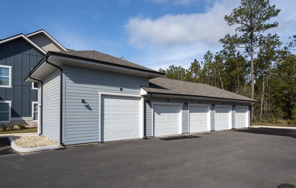 The Collins Garages at 1612 Versailles Business Pkwy, Covington, LA 70433