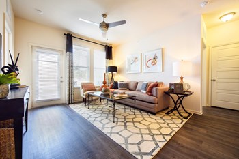 16333 Columns Way 1-3 Beds Apartment for Rent - Photo Gallery 4