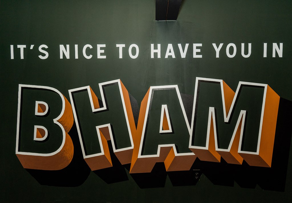 a sign that says its nice to have you in bhm on a wall