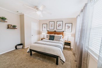 large bedroom with carpet at Midtown Oaks Townhomes in Mobile, AL spacious bedroom with natural light at Midtown Oaks Townhomes in Mobile, AL - Photo Gallery 2