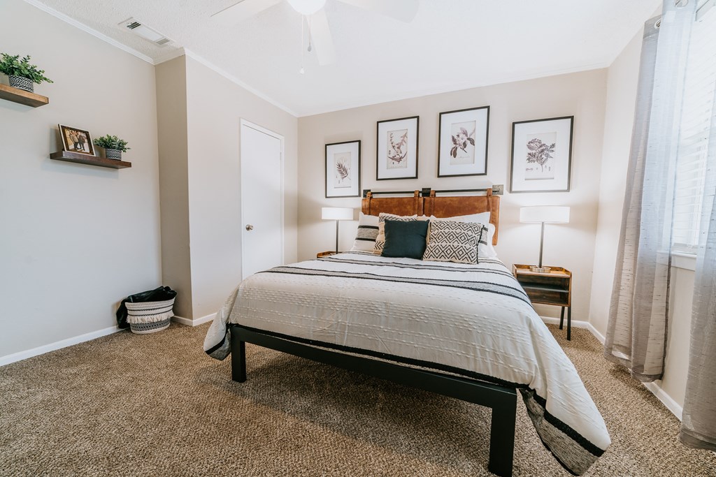 oversized bedrooms at Midtown Oaks Townhomes in Mobile, AL