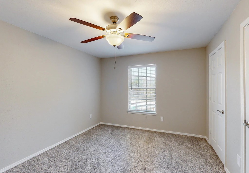 bedroom with plush carpet and ceiling fan at Grande View Apartments in Biloxi, MS