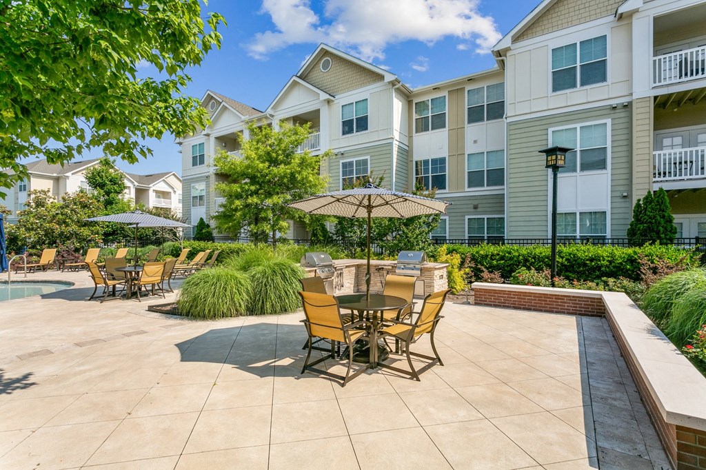 Outdoor Dining and Gas Grill at Hampton Roads Crossing, Suffolk, VA, 23435