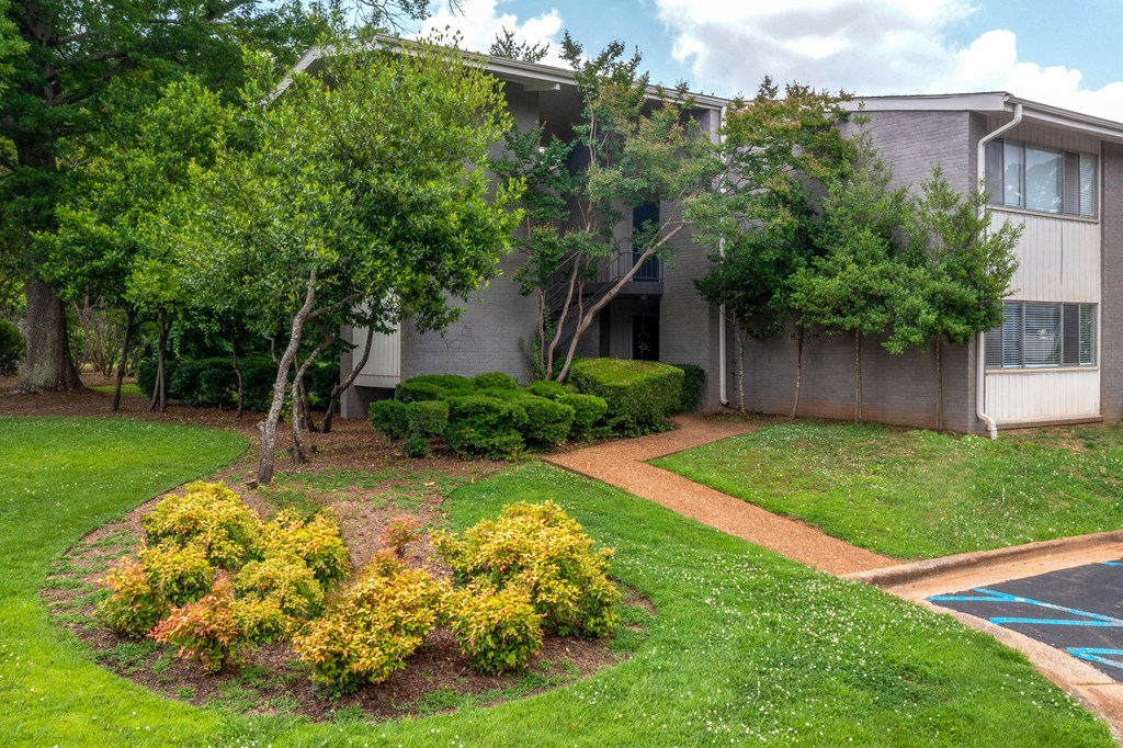 lush landscaping at Malibu at Martin Apartments in Huntsville, Alabama