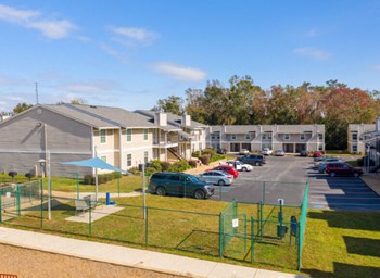 Pet Friendly Pet Friendly at Mirabelle Apartments, Mobile, Alabama - Photo Gallery 4