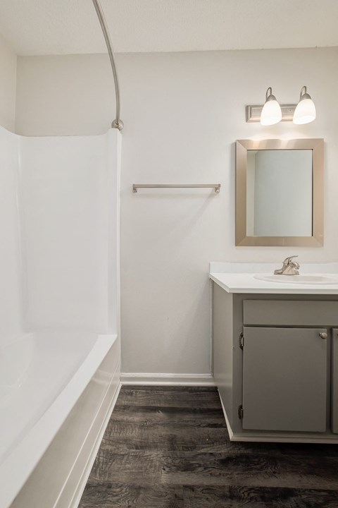Bathroom with curved shower rod at The Reserve at Wynwood Apartments, Cullman, Alabama