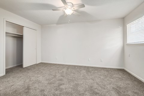 Beige Carpet In Bedroom at The Reserve at Wynwood Apartments, Cullman, 35055