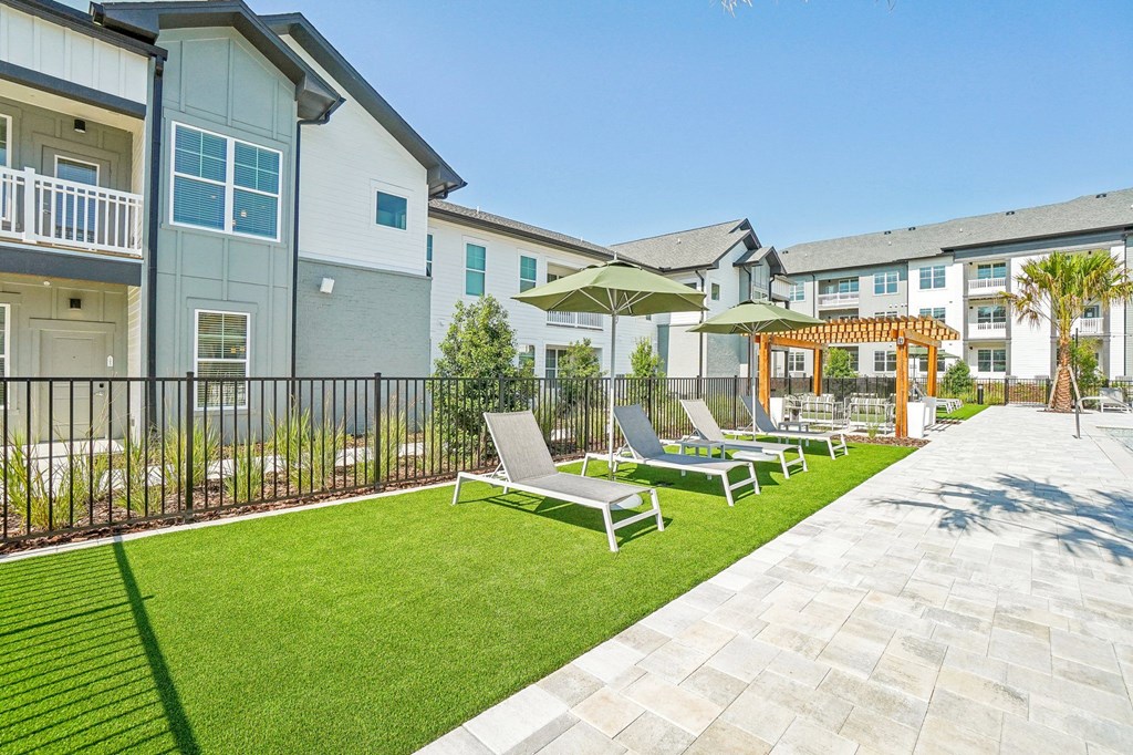 the preserve at ballantyne commons courtyard with lawn chairs and umbrellas
