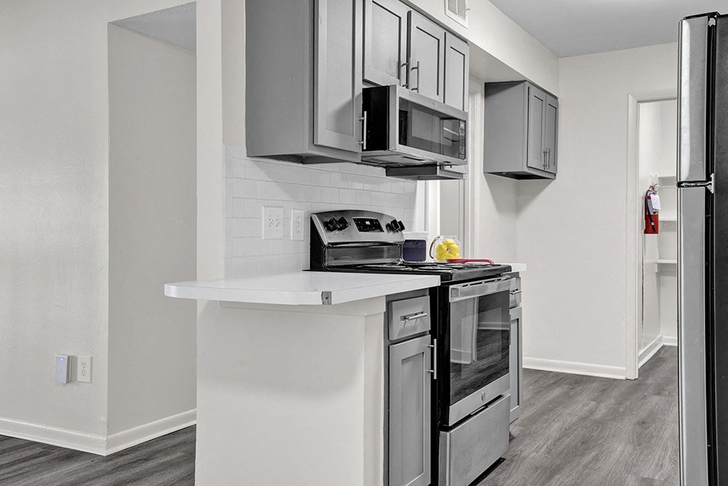 Renovated Kitchen with Stainles Appliances at Riverhouse Apartments in Riverside, Alabama