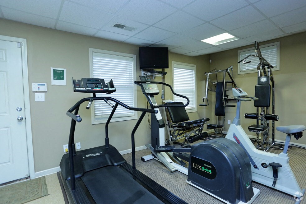 the gym at the at the village apartments mo