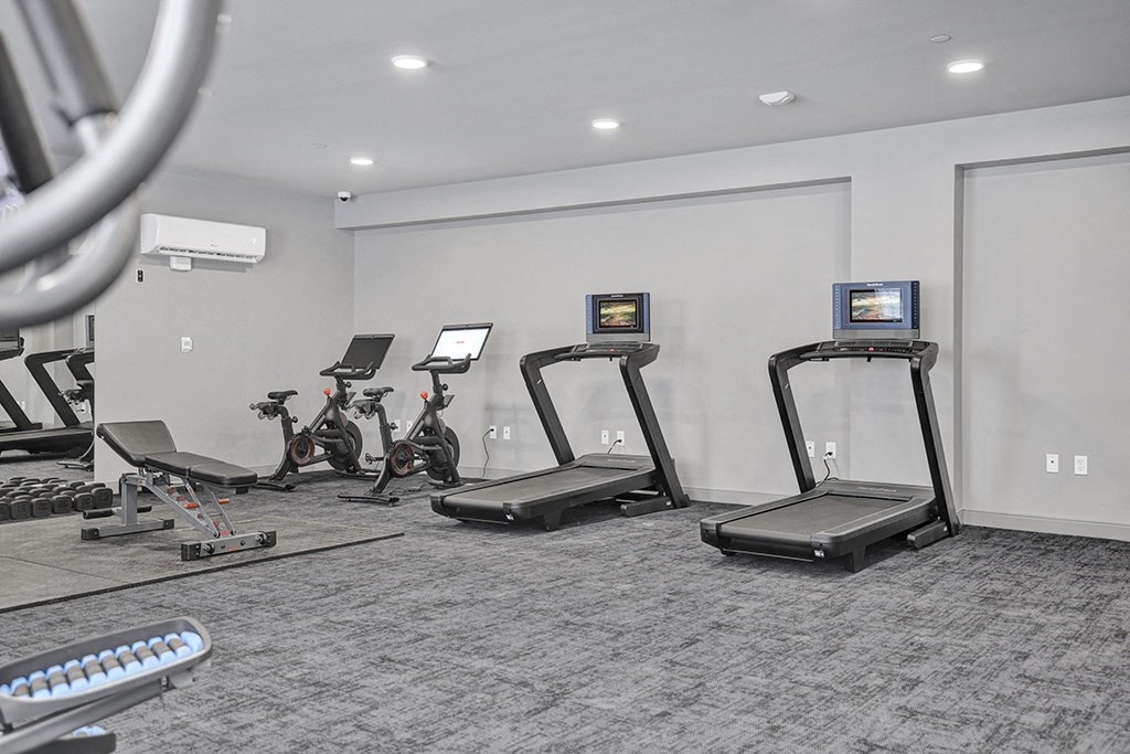 the gym at the monarch luxury apartments in des moinesaz