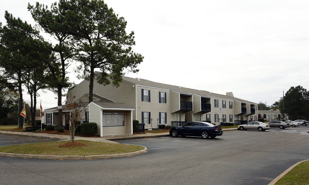 Building Exteriors Brookley Pointe Apartments in Mobile, Alabama
