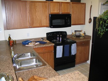 3550 Lake Center Drive 1-3 Beds Apartment for Rent - Photo Gallery 3