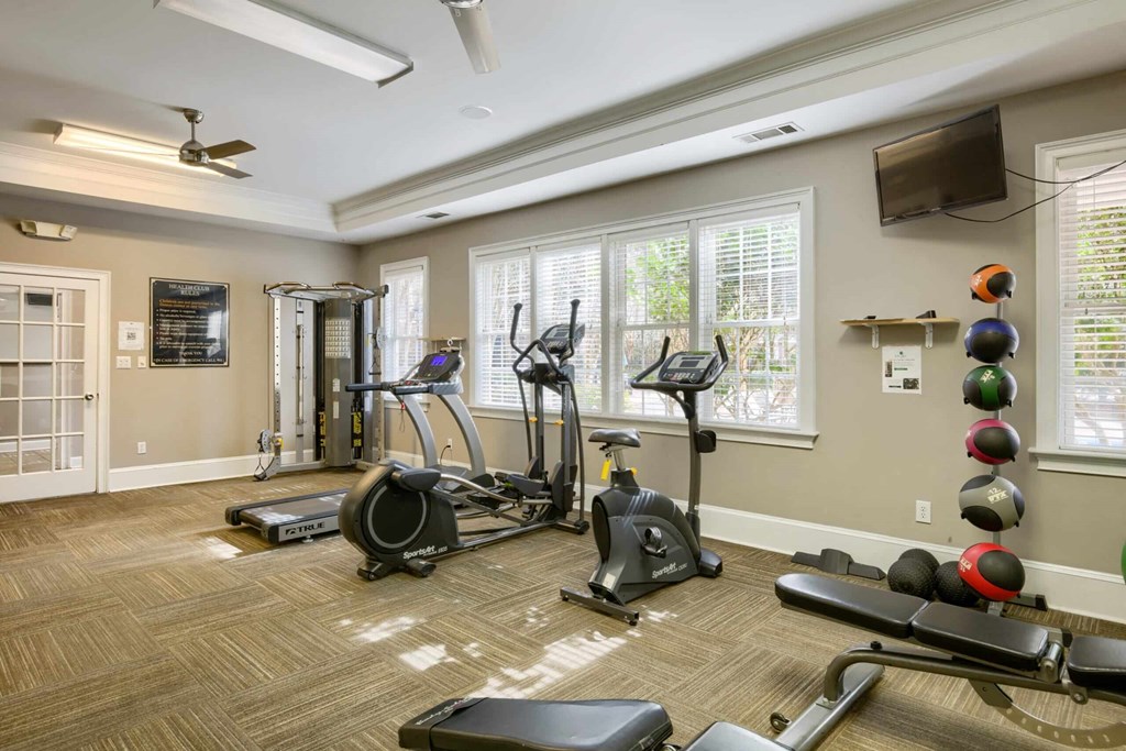 the gym at the landing at pullman apartments in pullman at 10X Audubon Park apartments in Daphne, AL 