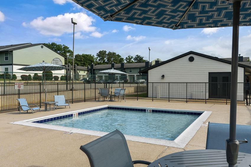 pool with seating and umbrellas Mirabelle Apartments in Mobile, Alabama Swimming pool with tanning deck Mirabelle Apartments in Mobile, Alabama - Photo Gallery