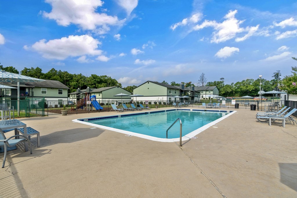 Swimming pool at Mirabelle Apartments in Mobile, Alabama