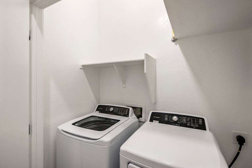Linq at south mountain full size washer and dryer