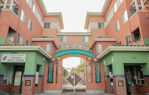 The image shows the entrance to a building with a sign that reads "City of Oakland Surgate Head Start".