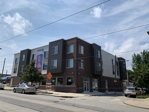 A building with a sign that says "Parkview Care" on it.
