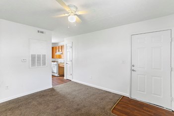 Living Room - Photo Gallery 5