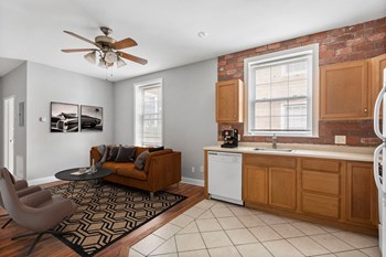 Living Room - Photo Gallery 3