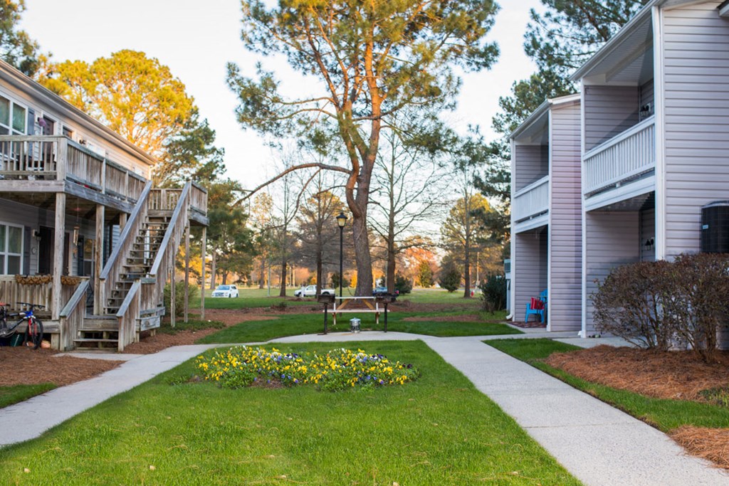 Ashton Woods courtyard