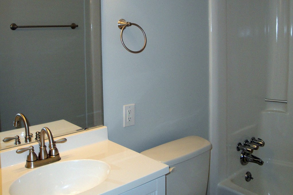 Stancill Duplex bathroom